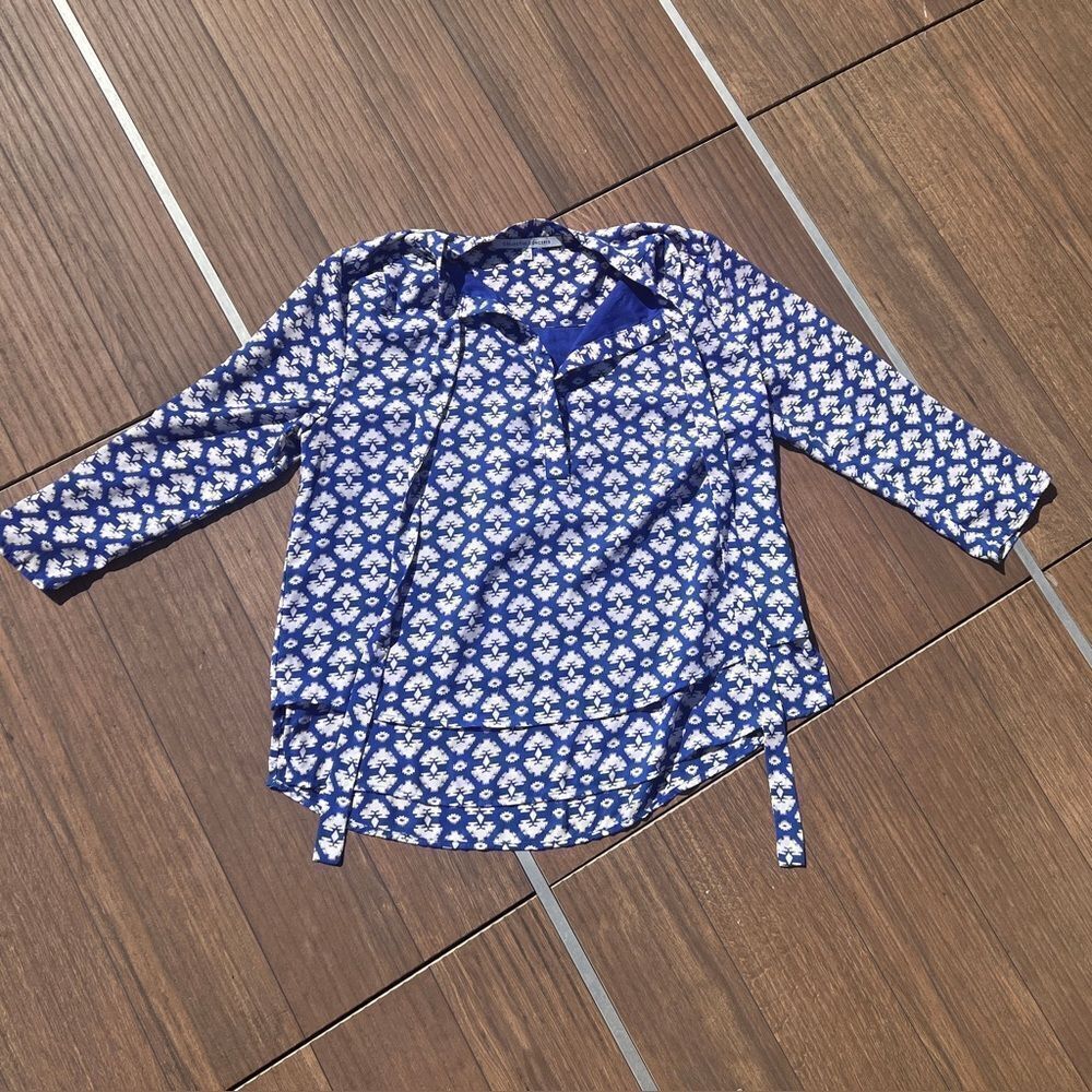 Collective Concepts Blue and White Geometric Blouse | Size Medium